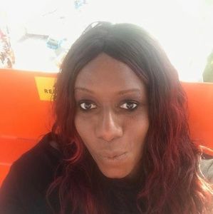 Meet your Posher, Tola